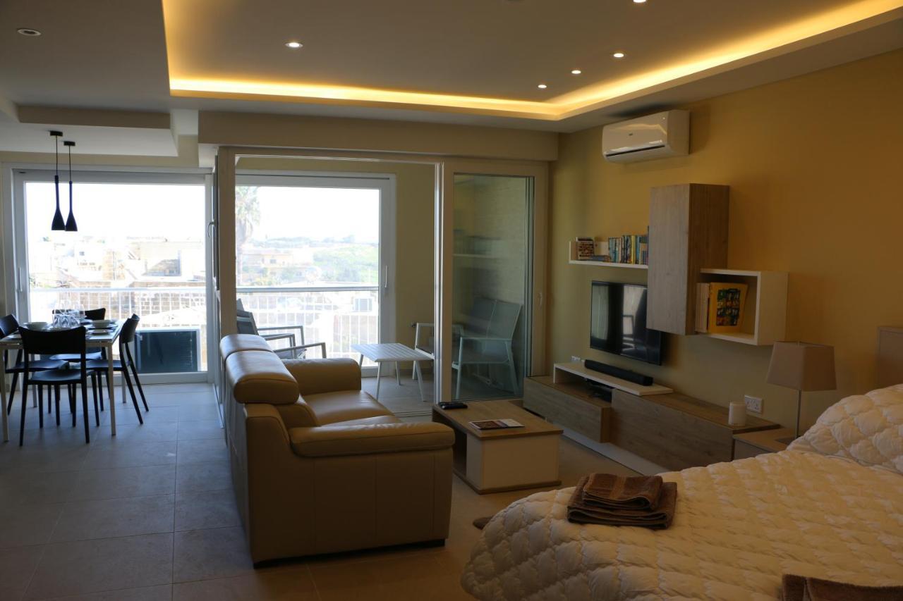 Wileg 4A Luxury Studio Apartment With Shared Swimming Pool. Qala Esterno foto